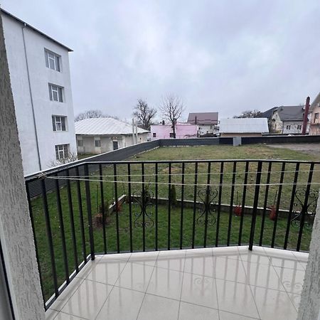 Appartement Nesta Apartament à Fălticeni Extérieur photo