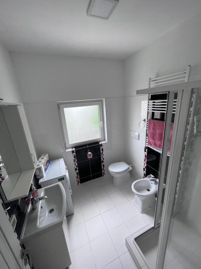 Appartement Nesta Apartament à Fălticeni Extérieur photo